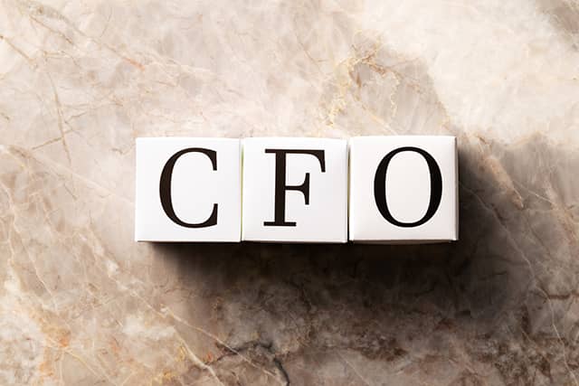 CFOと書いてある立方体の写真
